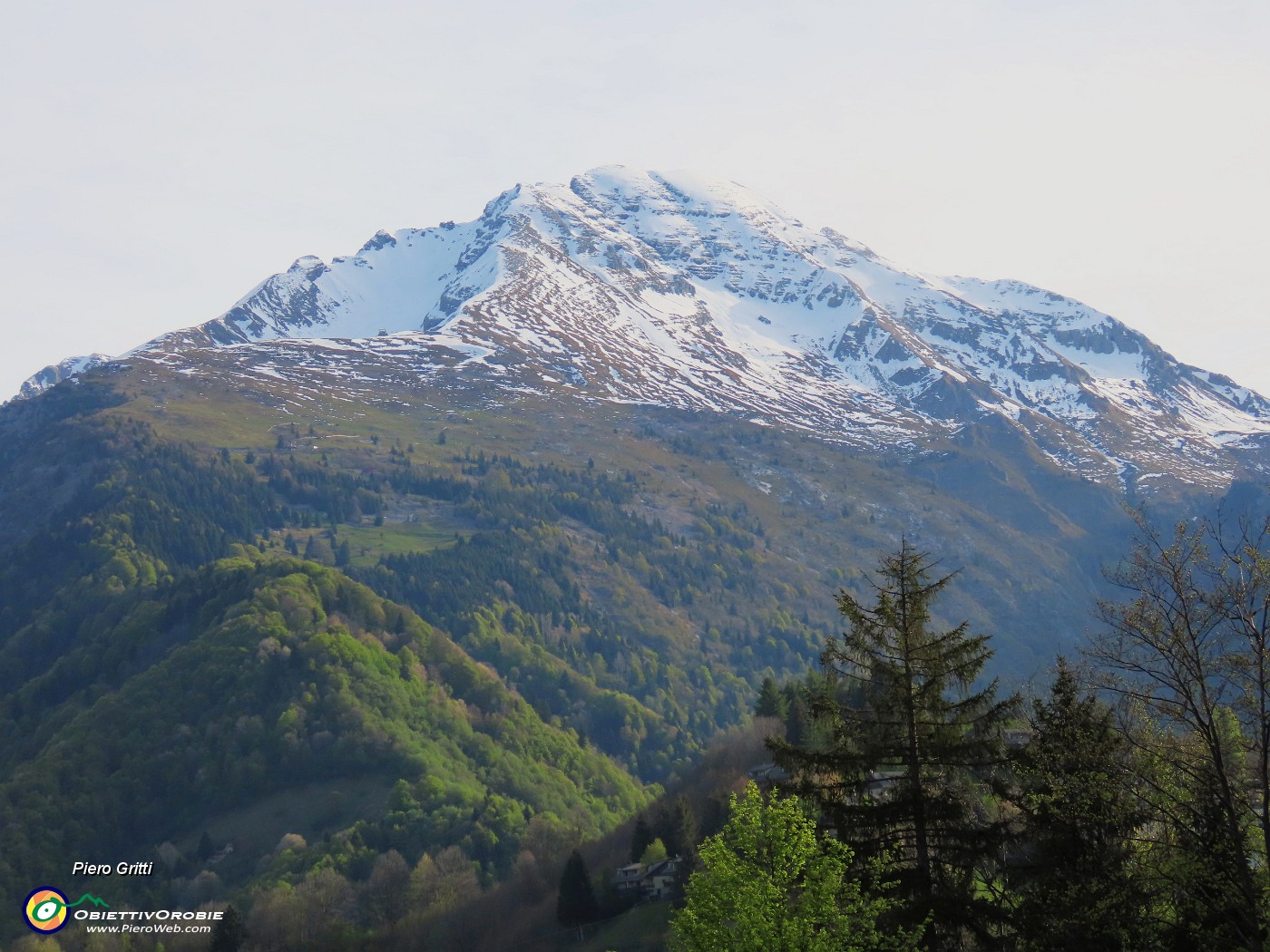 07 Da Oltre il Colle vista in Arera che sto per salire fino al Rif. Capanna 2000.JPG